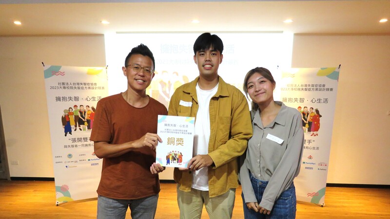 人科專題結合音樂治療與運動 榮獲失智症方案設計競賽獎圖片(另開新視窗)